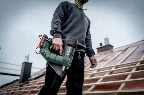 akumulatorowa gwoździarka metabo do dachów