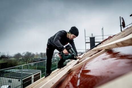 akumulatorowa gwoździarka metabo do dachów