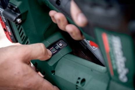 akumulatorowa gwoździarka metabo do dachów